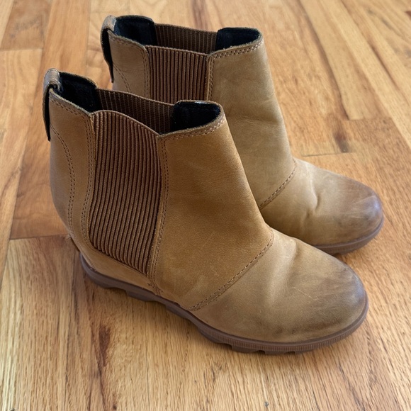 SOREL Joan Rhapsody Chelsea Wedge Boot, Tan, Size 6 - Picture 2 of 6